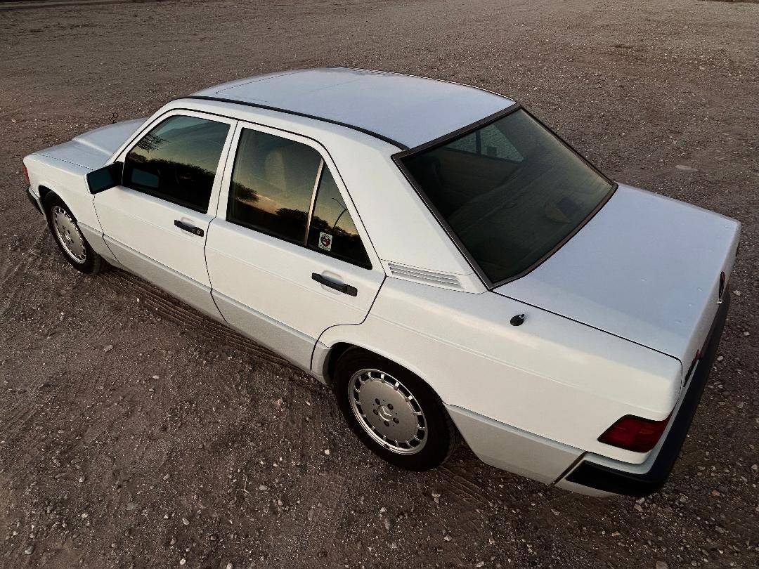 Mercedes-benz-190e-1992-white-3