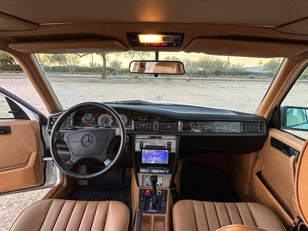 Mercedes-benz-190e-1992-white-4