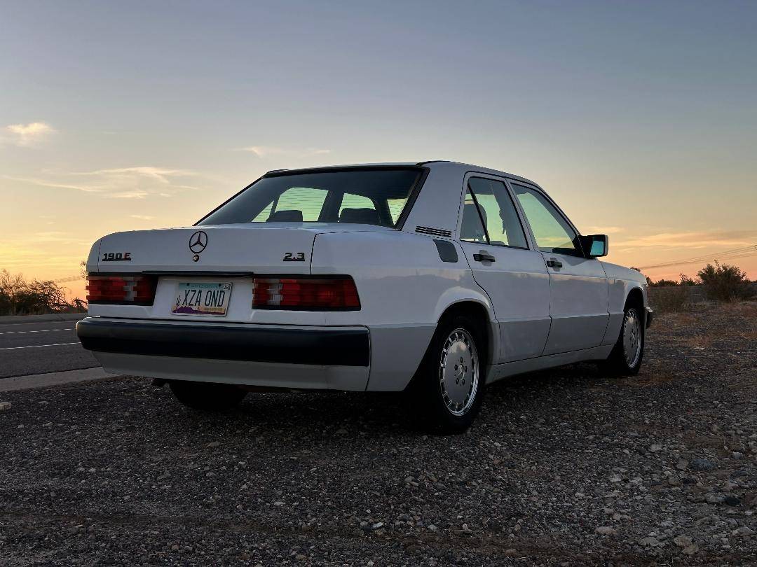 Mercedes-benz-190e-1992-white-7