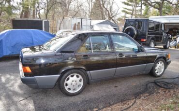 Mercedes-benz-190e-1993-black-10