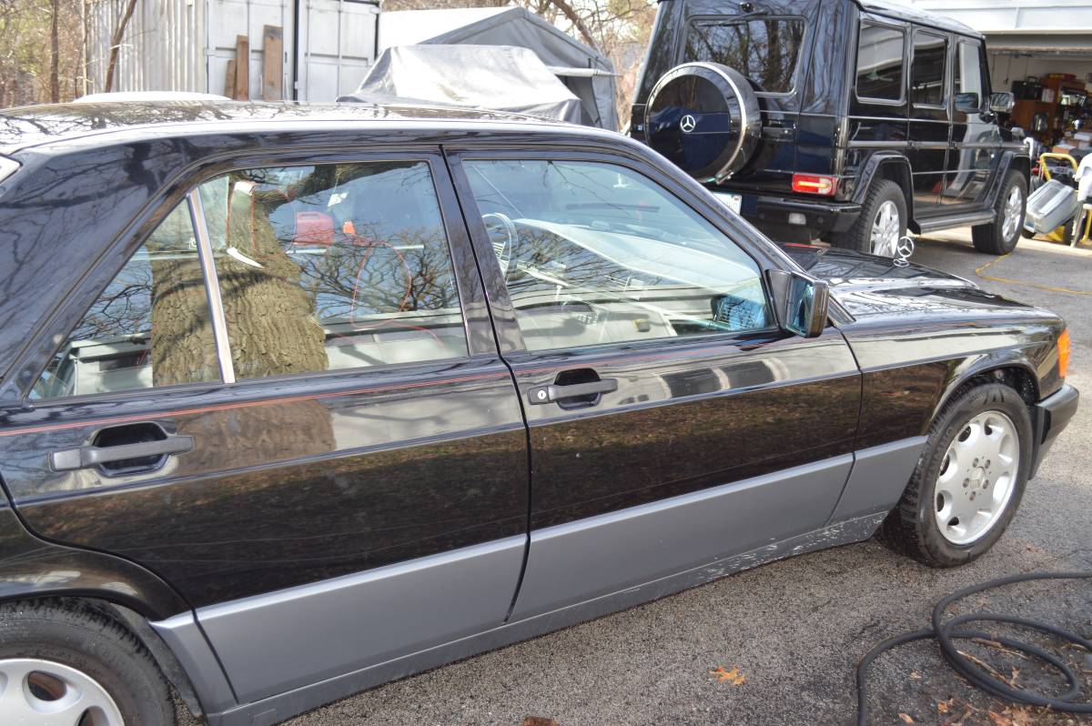 Mercedes-benz-190e-1993-black-12
