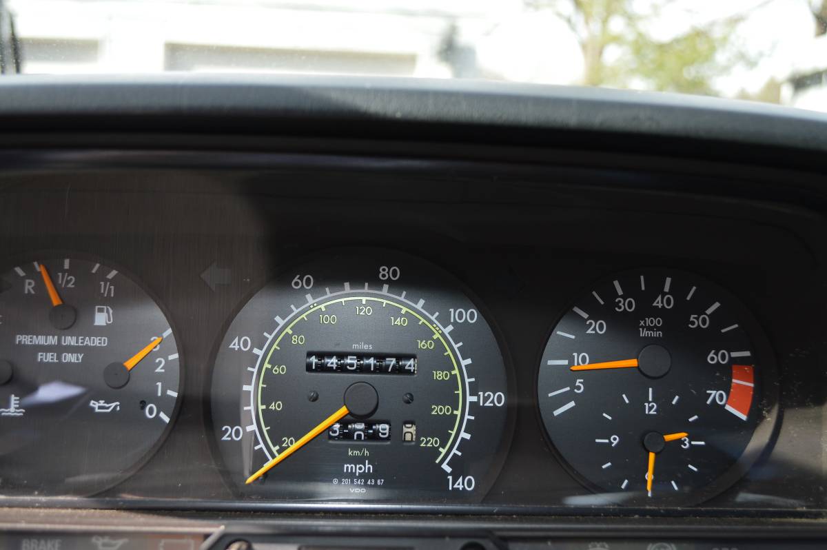 Mercedes-benz-190e-1993-black-4