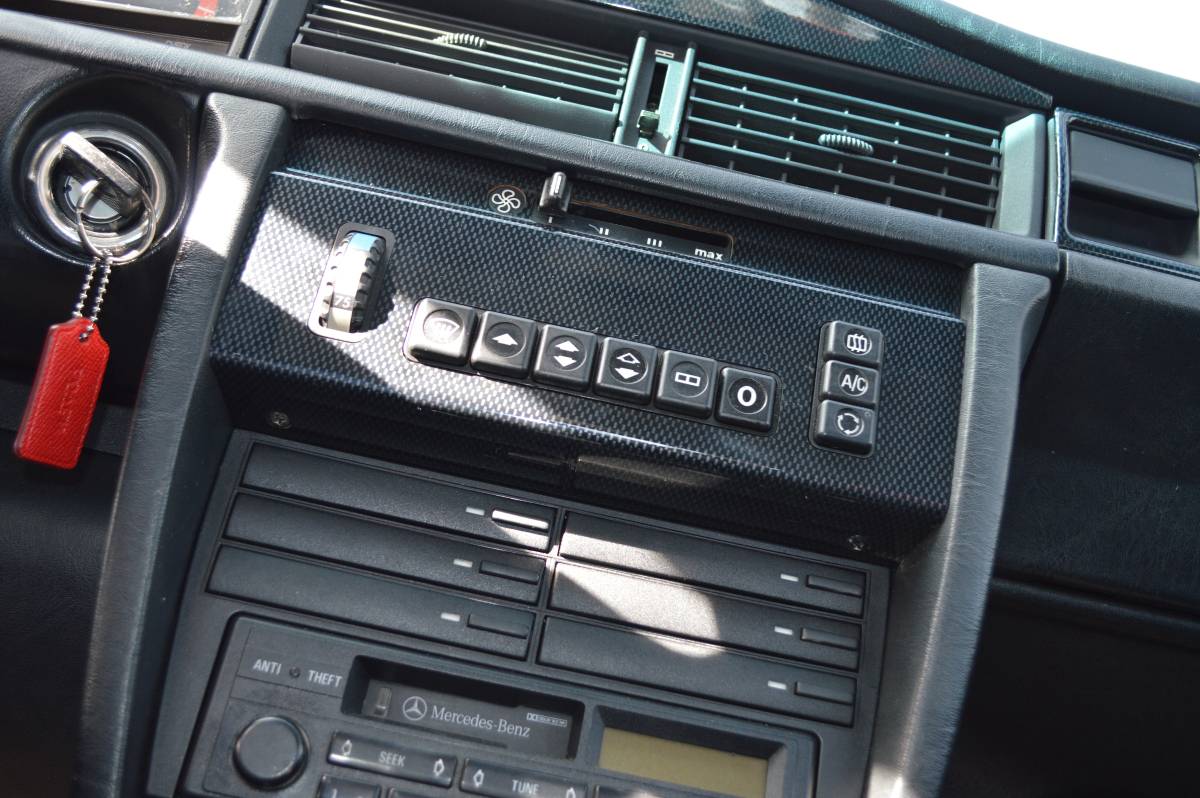 Mercedes-benz-190e-1993-black-5