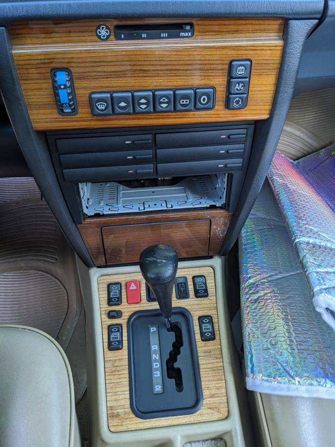 Mercedes-benz-190e-2.3-1992-silver-11