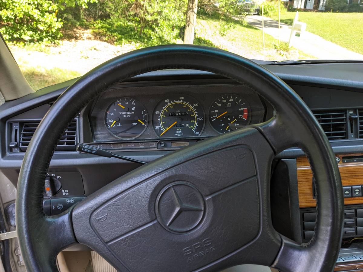 Mercedes-benz-190e-2.3-1992-silver-12