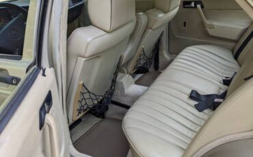 Mercedes-benz-190e-2.3-1992-silver-9