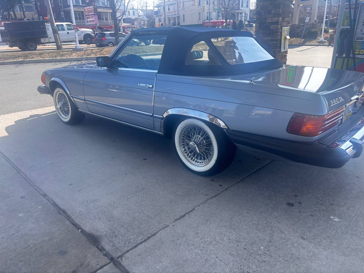 Mercedes-benz-1983-blue-11