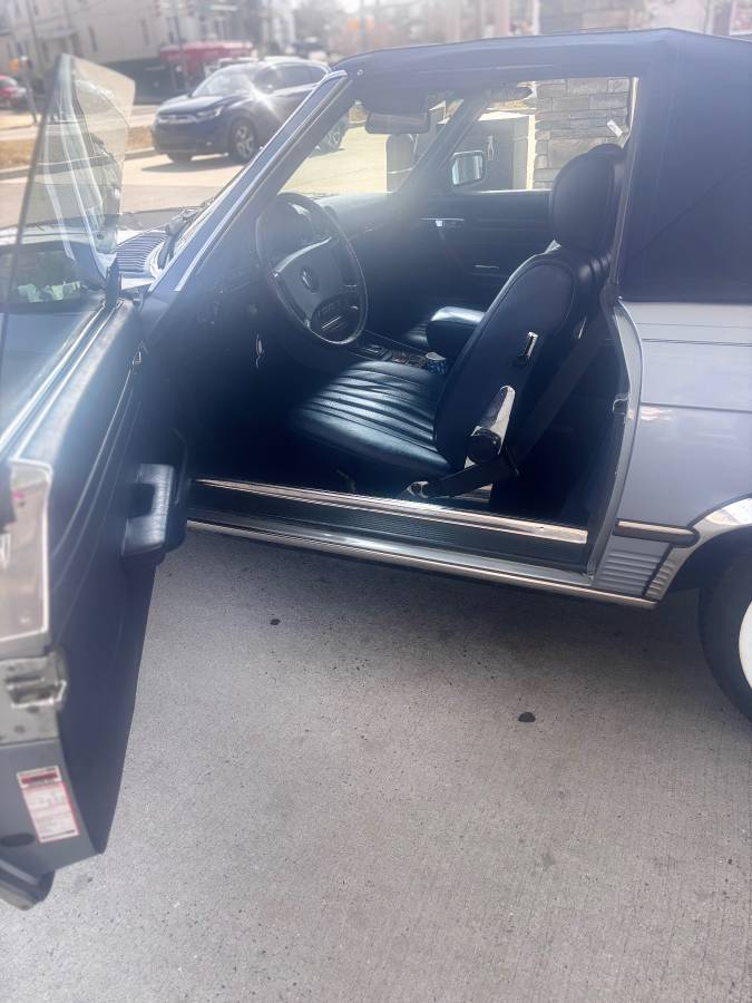 Mercedes-benz-1983-blue-12