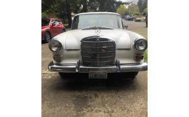 Mercedes-benz-200-1967-White-Brown-1