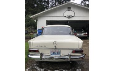 Mercedes-benz-200-1967-White-Brown-2
