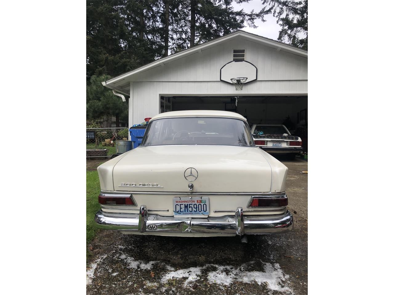 Mercedes-benz-200-1967-White-Brown-2