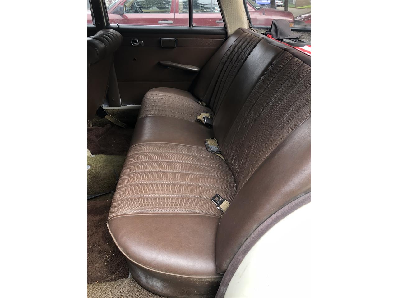 Mercedes-benz-200-1967-White-Brown-3