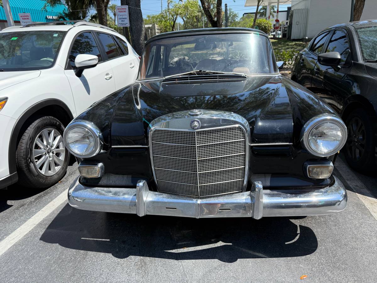 Mercedes-benz-200-1968-black-1