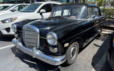 Mercedes-benz-200-1968-black-2