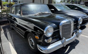 Mercedes-benz-200-1968-black-3