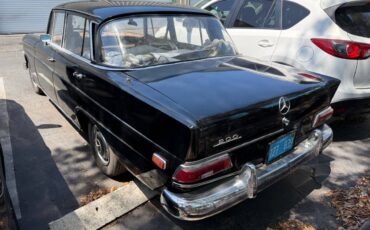 Mercedes-benz-200-1968-black-4