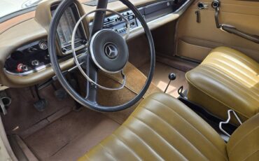 Mercedes-benz-200d-diesel-1967-10