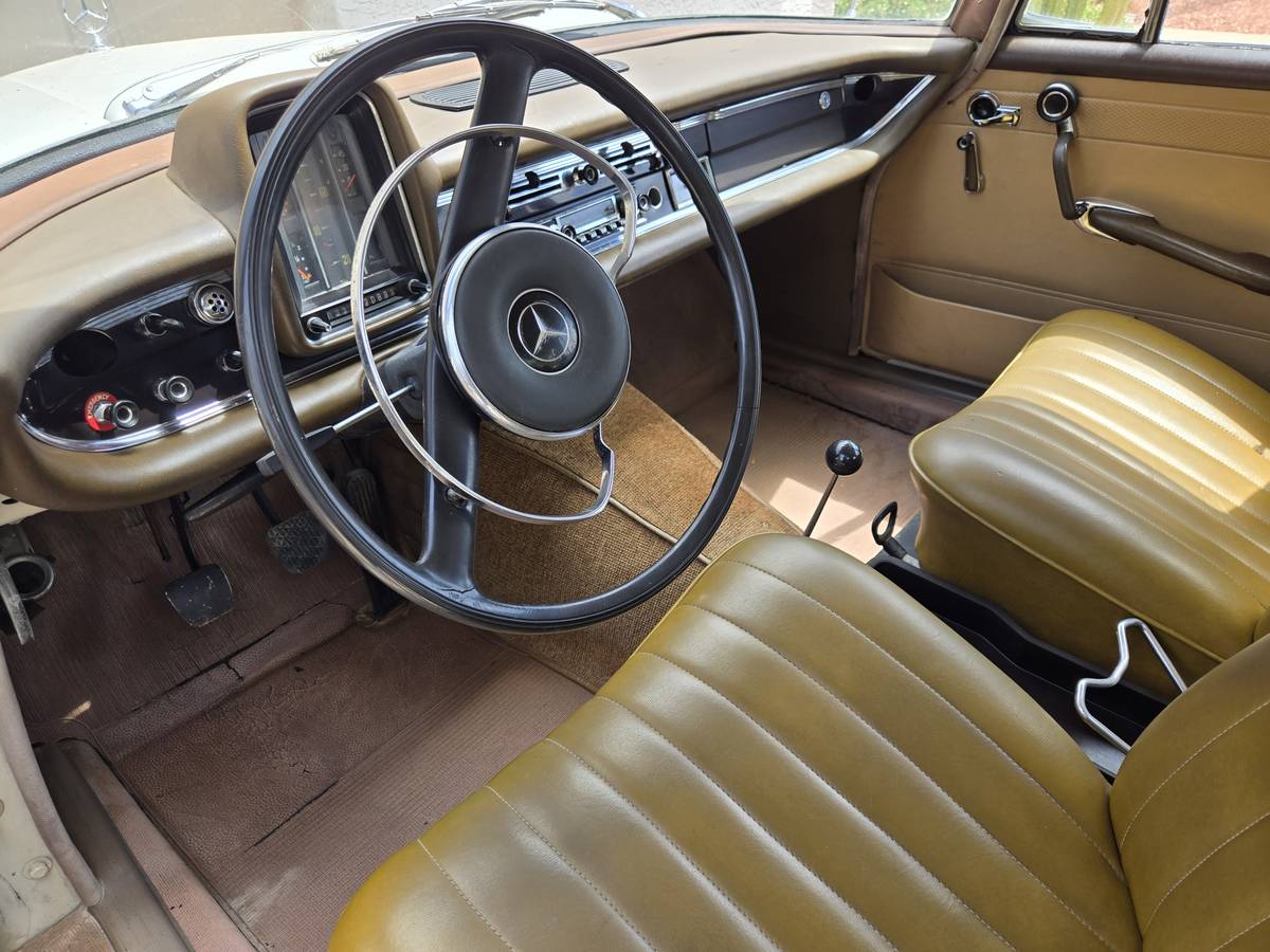 Mercedes-benz-200d-diesel-1967-10