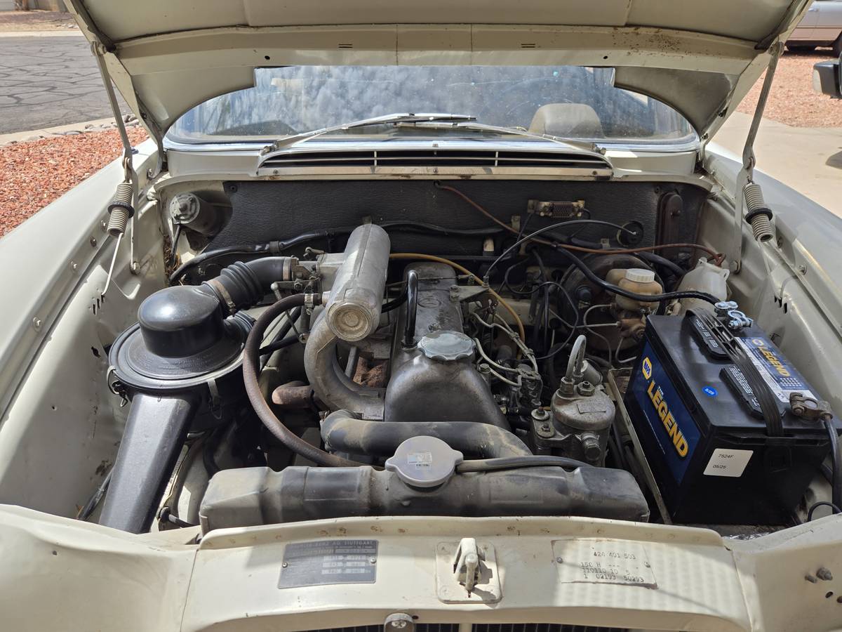 Mercedes-benz-200d-diesel-1967-12