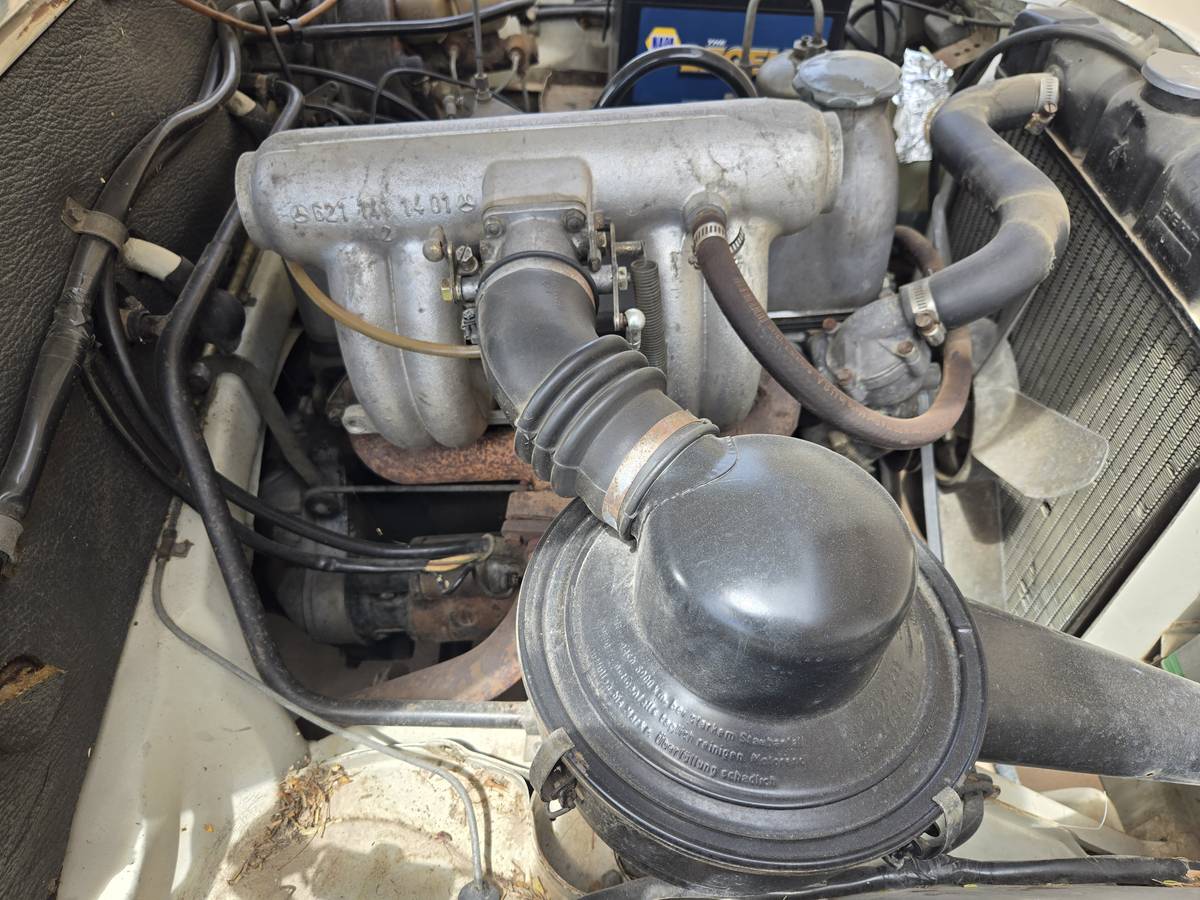 Mercedes-benz-200d-diesel-1967-3