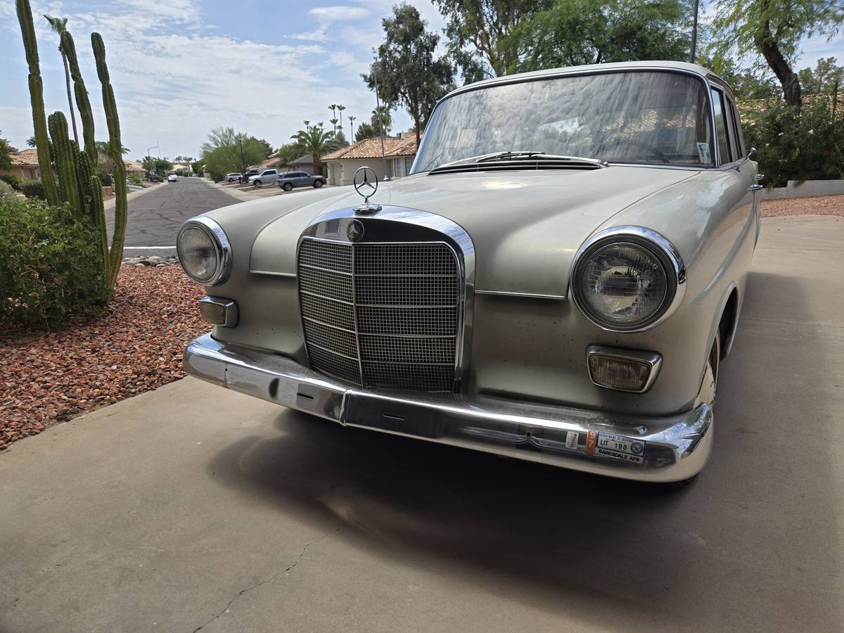 Mercedes-benz-200d-diesel-1967-4