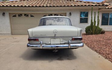 Mercedes-benz-200d-diesel-1967-5