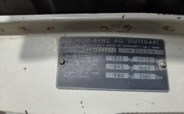 Mercedes-benz-200d-diesel-1967-6