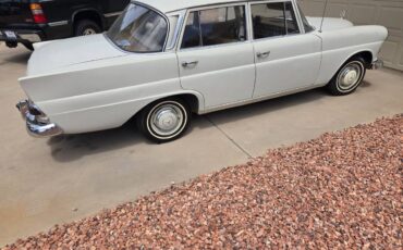 Mercedes-benz-200d-diesel-1967-8