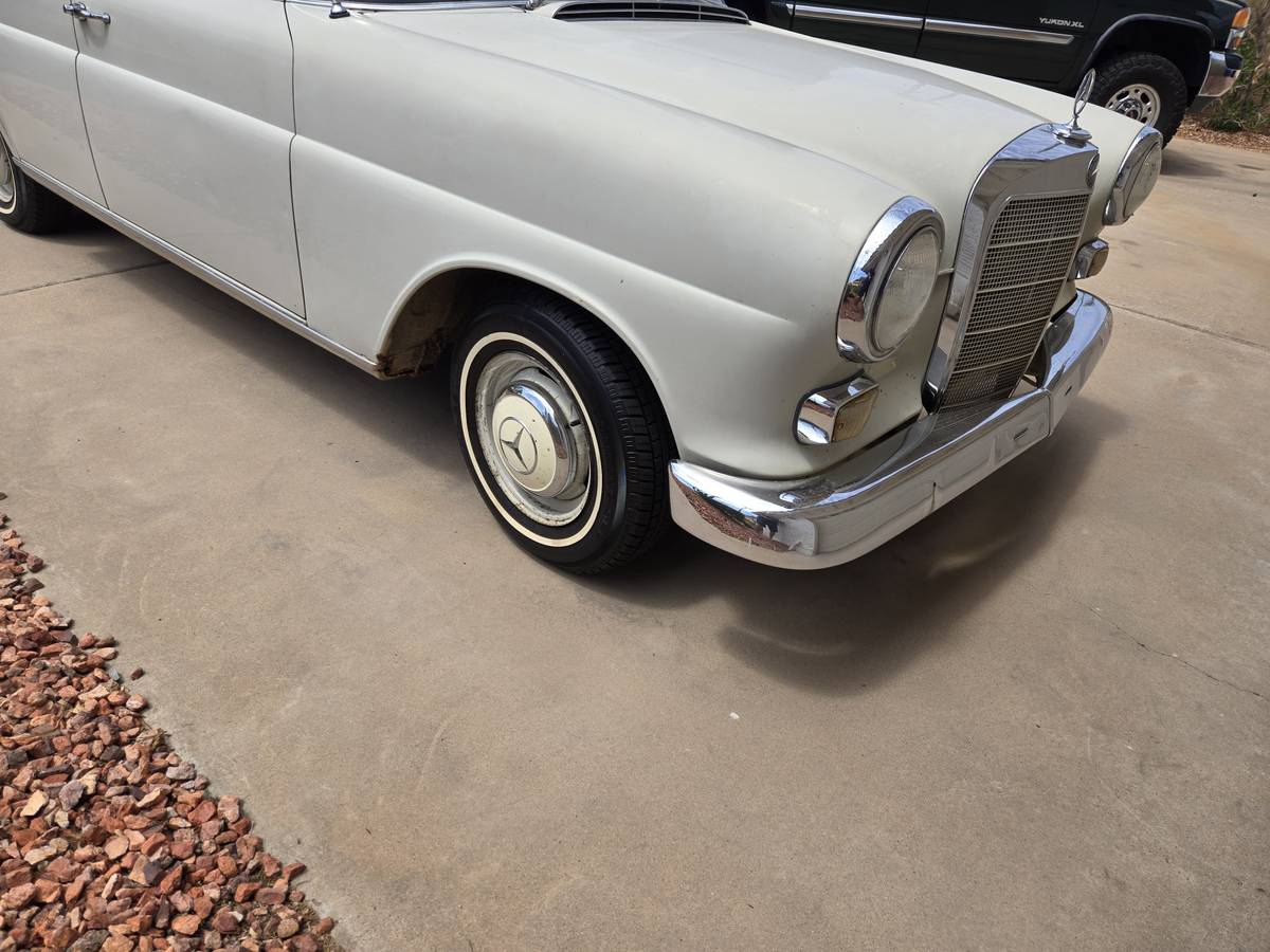 Mercedes-benz-200d-diesel-1967-9