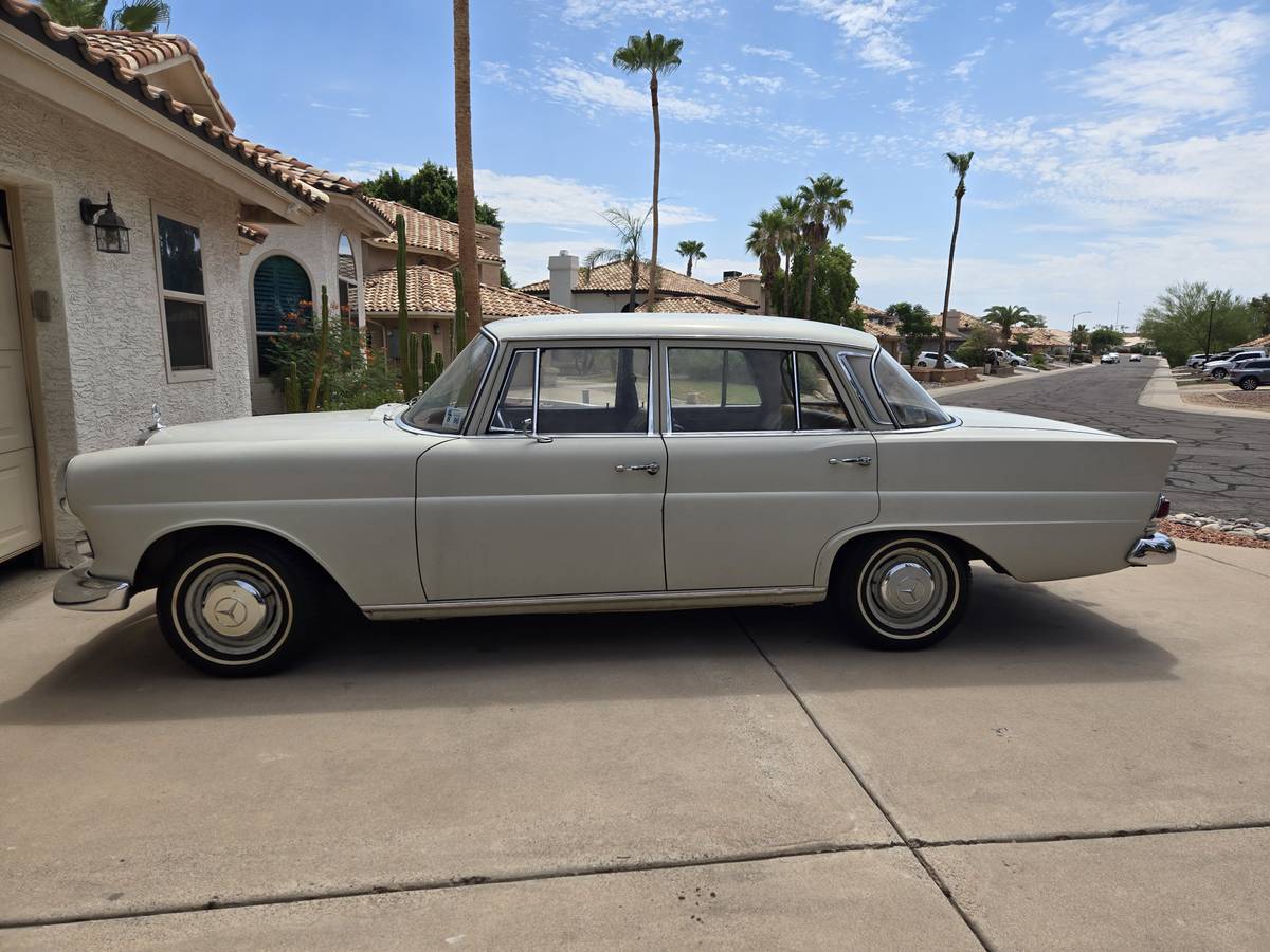 Mercedes-benz-200d-diesel-1967