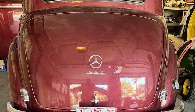 Mercedes-benz-220-1952-Red-Leather-9
