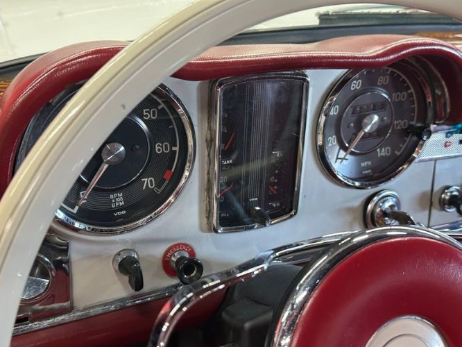Mercedes-benz-230sl-1966-WhiteBlack-Top-Red-24