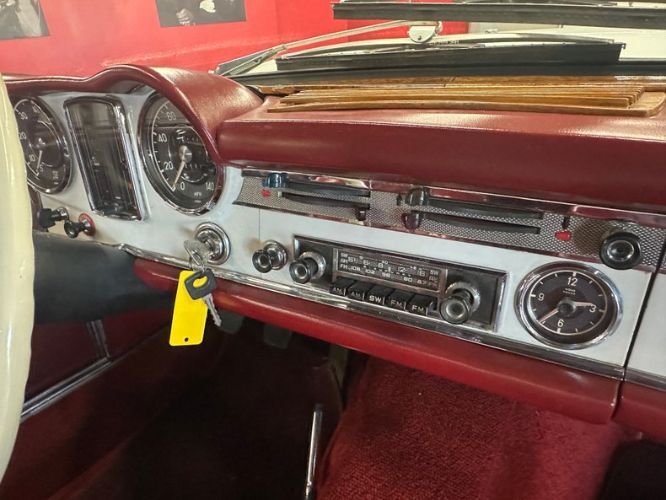 Mercedes-benz-230sl-1966-WhiteBlack-Top-Red-27