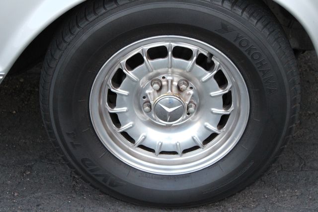 Mercedes-benz-230sl-1967-Silver-Blue-42