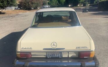 Mercedes-benz-240d-1976-Yellow-17