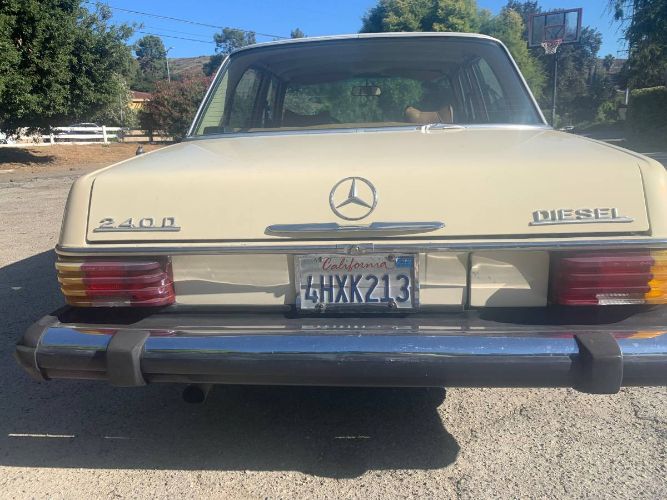 Mercedes-benz-240d-1976-Yellow-18