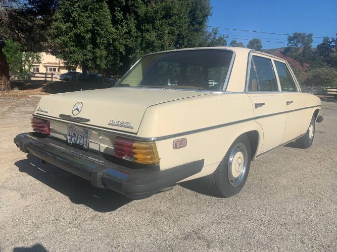 Mercedes-benz-240d-1976-Yellow-19