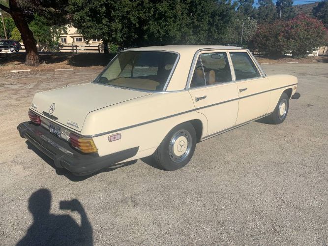 Mercedes-benz-240d-1976-Yellow-20