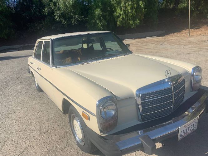 Mercedes-benz-240d-1976-Yellow-22