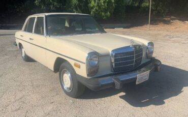 Mercedes-benz-240d-1976-Yellow