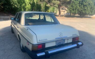 Mercedes-benz-240d-1976-Yellow-5