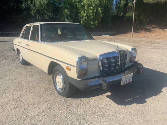 Mercedes-benz-240d-1976-Yellow