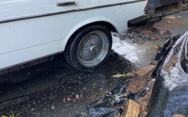 Mercedes-benz-240d-diesel-1982-white-12