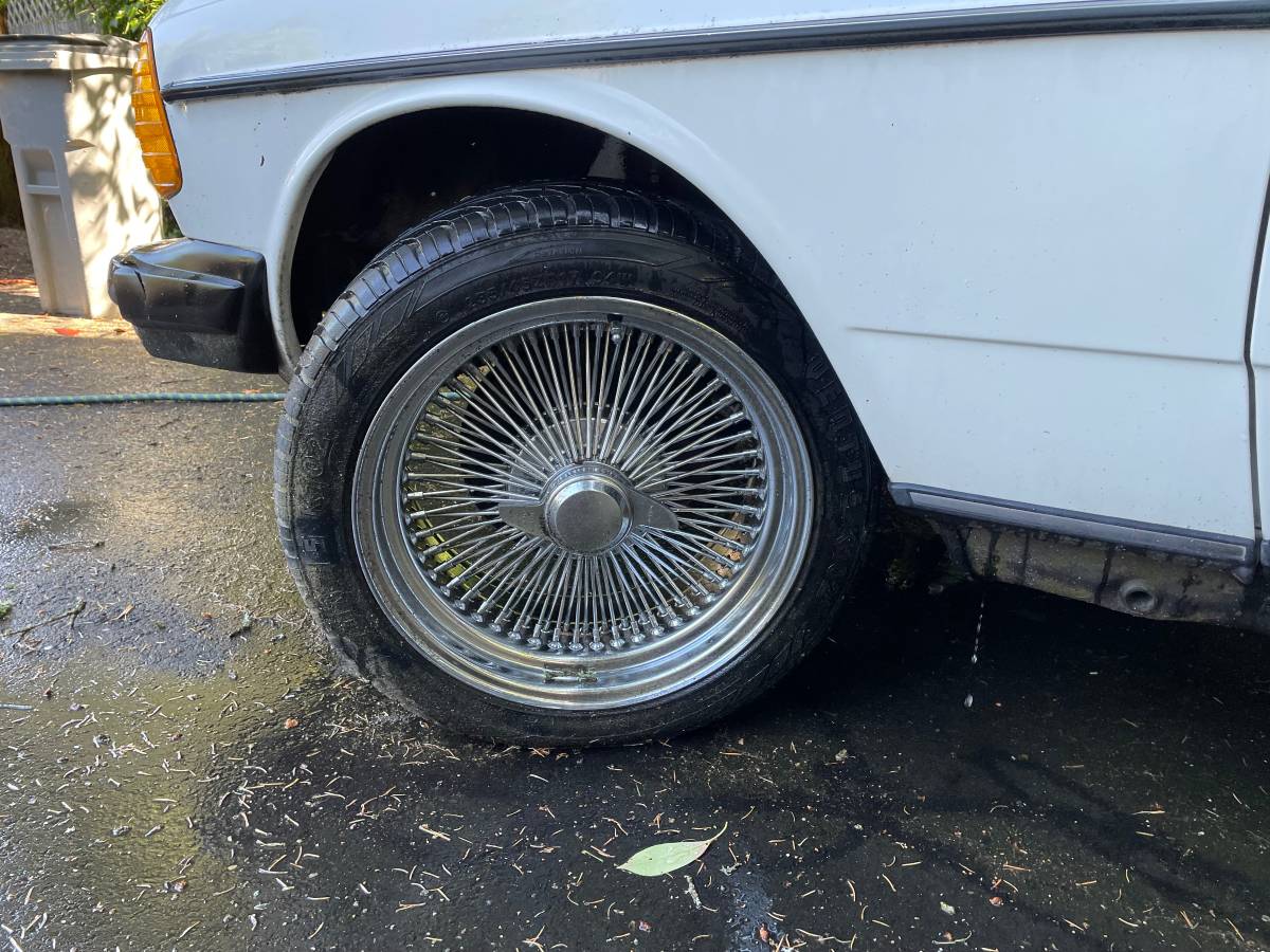 Mercedes-benz-240d-diesel-1982-white-13