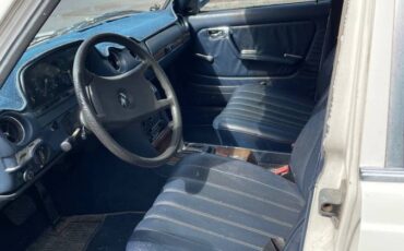 Mercedes-benz-240d-diesel-1982-white-3