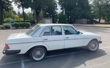 Mercedes-benz-240d-diesel-1982-white-4