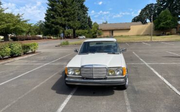 Mercedes-benz-240d-diesel-1982-white-5
