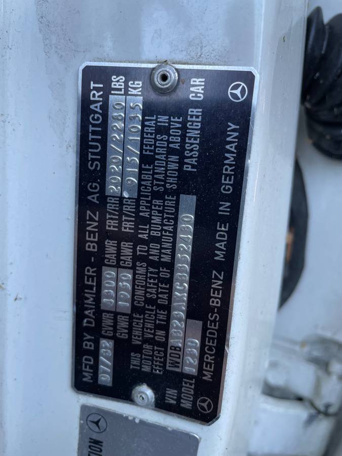Mercedes-benz-240d-diesel-1982-white-8