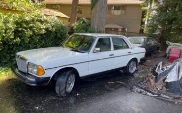 Mercedes-benz-240d-diesel-1982-white-9
