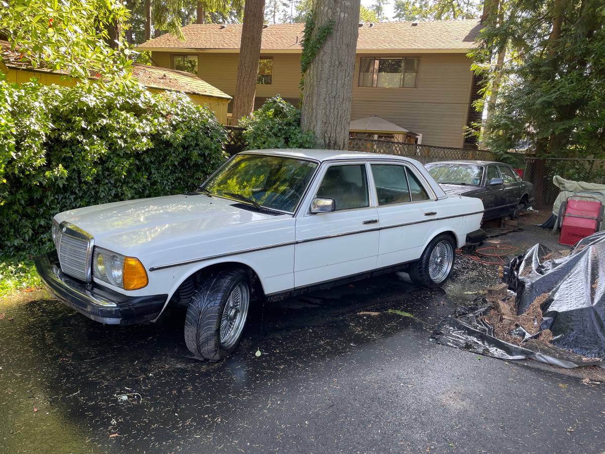 Mercedes-benz-240d-diesel-1982-white-9